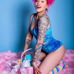 The Sugarpuss Collection Crushed Velvet Highwaist Cheeky Shorts In Turquoise See Ya At The Festie!