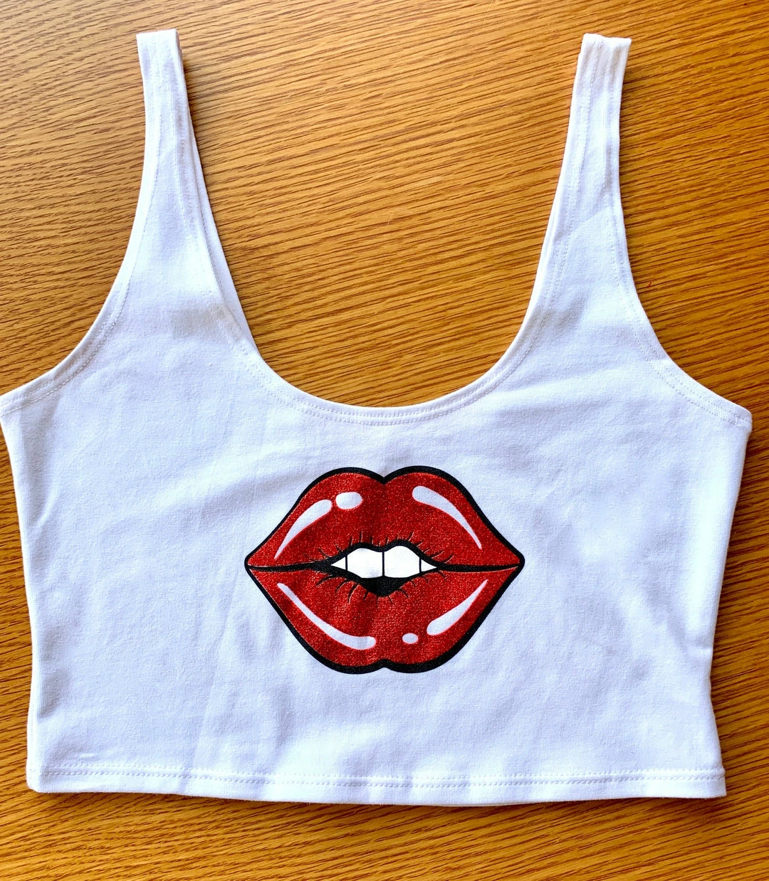 The Sugarpuss Collection Rollergirls And Disco Babes Lips Crop Tank In White With Red Lips 4 The Sugarpuss Collection Rollergirls And Disco Babes Lips Crop Tank In White With Red Lips